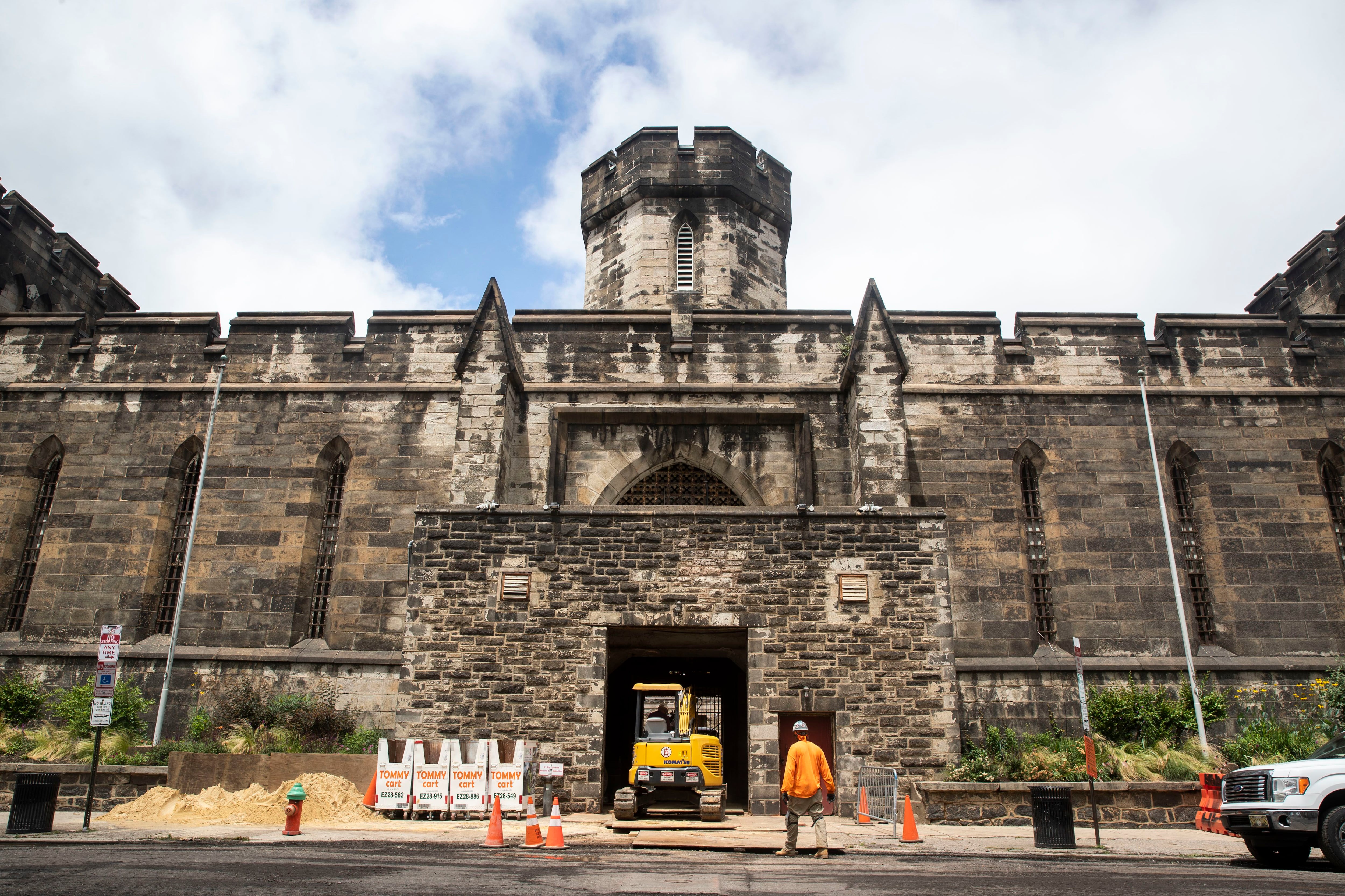 are dogs allowed in eastern state penitentiary