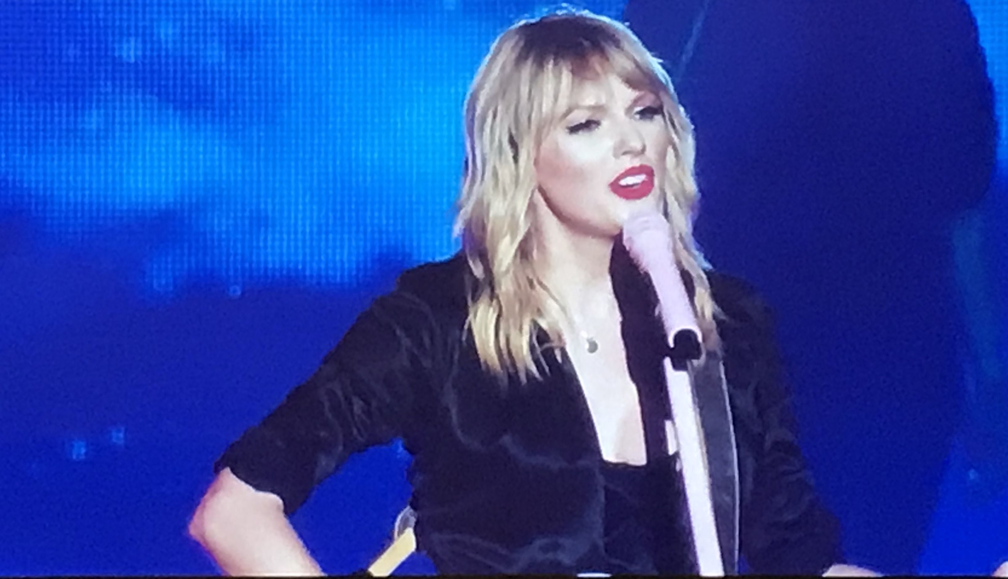 Taylor Swift Plays 'Lover' Tracks Live for the First Time in Paris