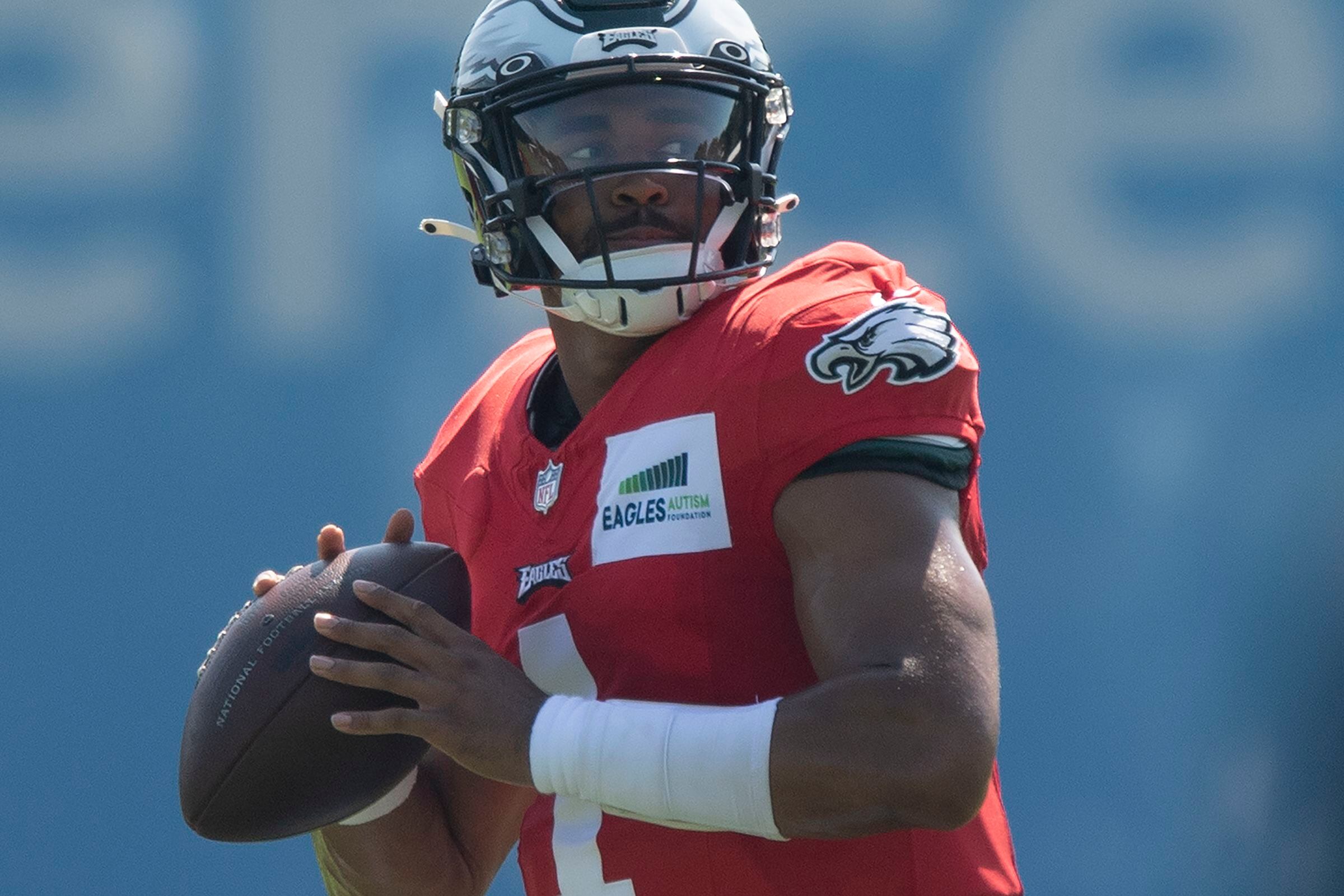 Eagles training camp observations: Jalen Hurts vibes with A.J. Brown and  DeVonta Smith, dark-horse playmaker continues to stand out