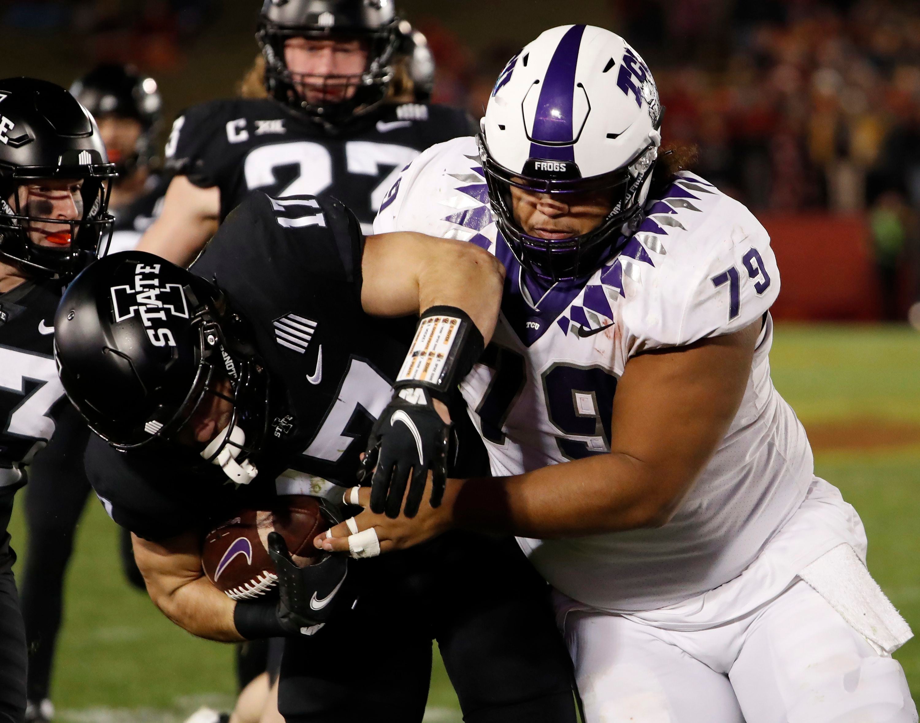 Dallas Goedert has to wait for day 2 of NFL Draft