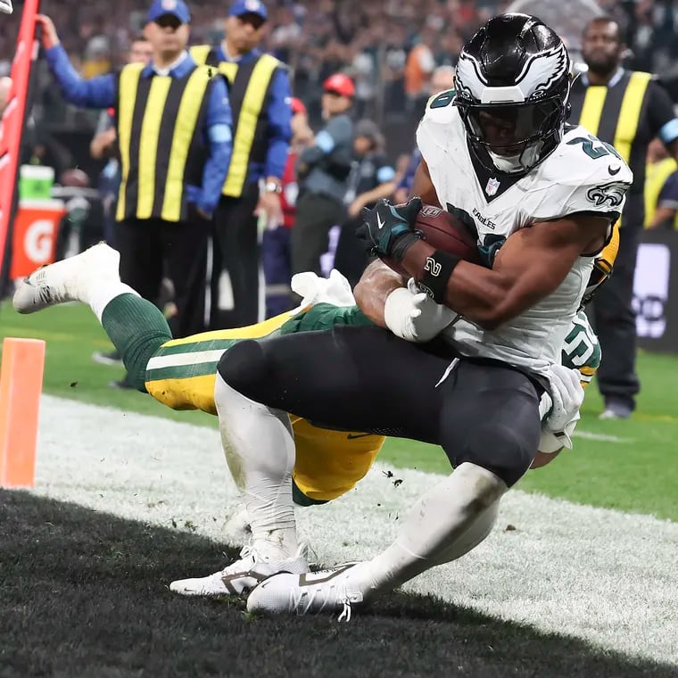 Eagles running back Saquon Barkley catches a second quarter touchdown against Green Bay Packers linebacker Isaiah McDuffie at Corinthians Arena in São Paulo, Brazil.