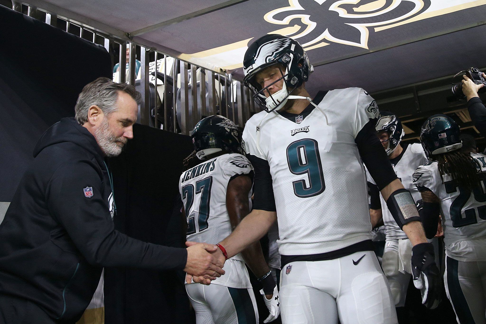 Comforting Carson: How the Eagles are juggling Wentz, Nick Foles