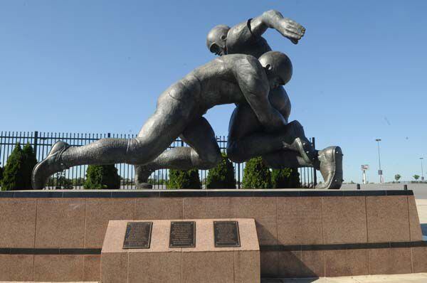 Citizen's Bank Park - Steve Carlton statue, The statue of S…