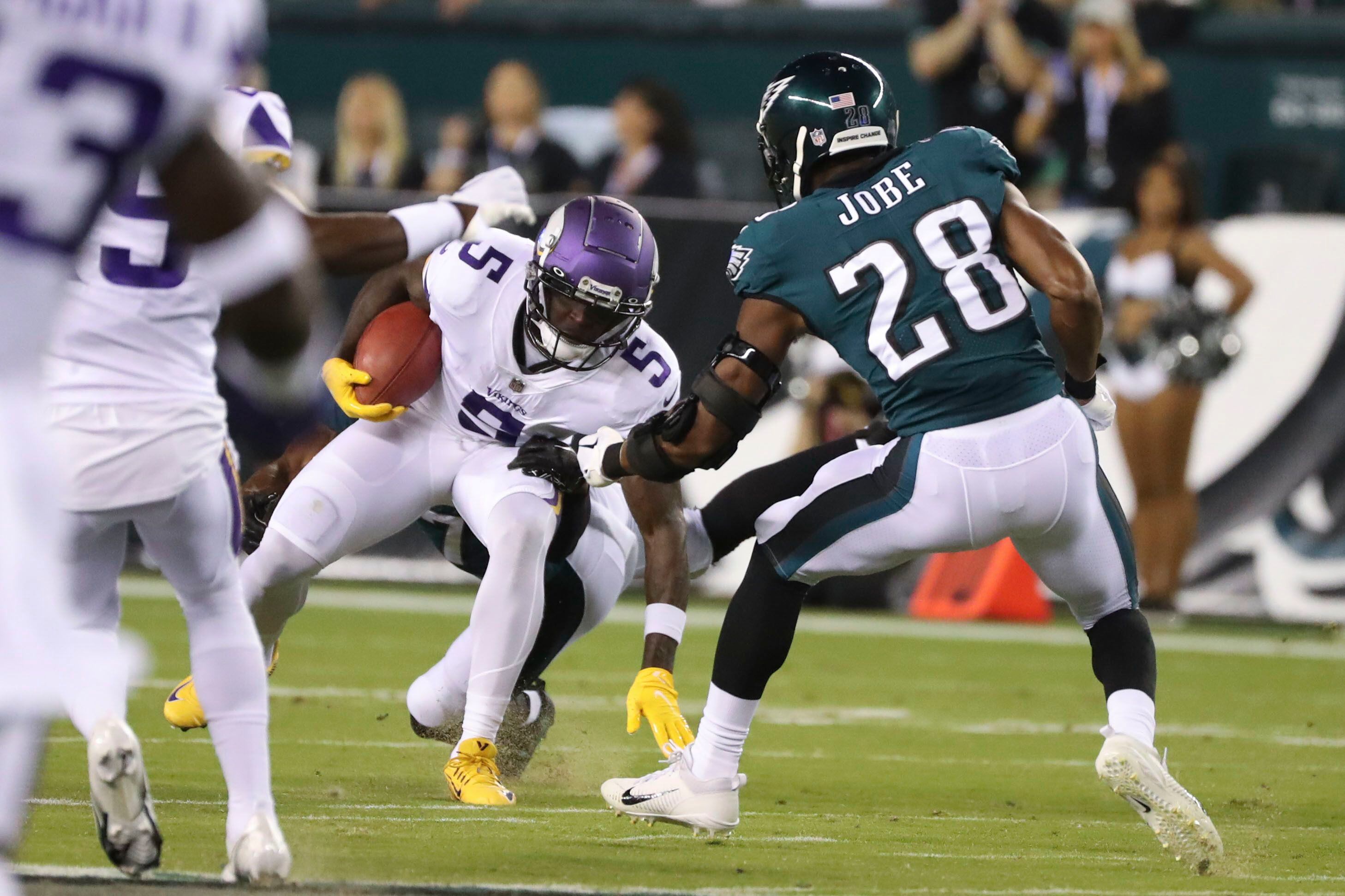 Jalen Hurts runs for 2 TDs, throws for a score; Eagles hold off  fumble-prone Vikings 34-28 – WWLP