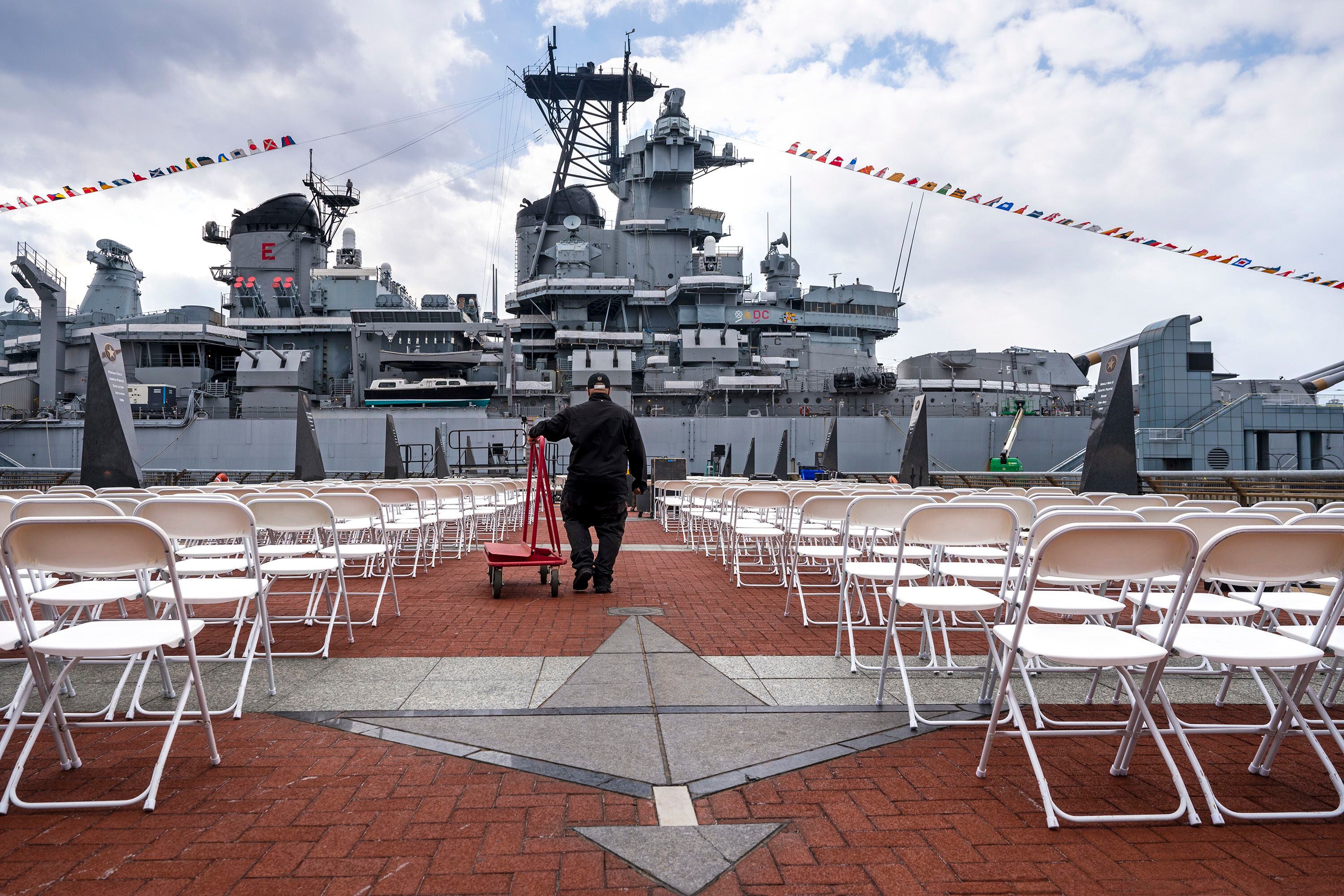 Battleship New Jersey docks in Paulsboro to prepare for repairs