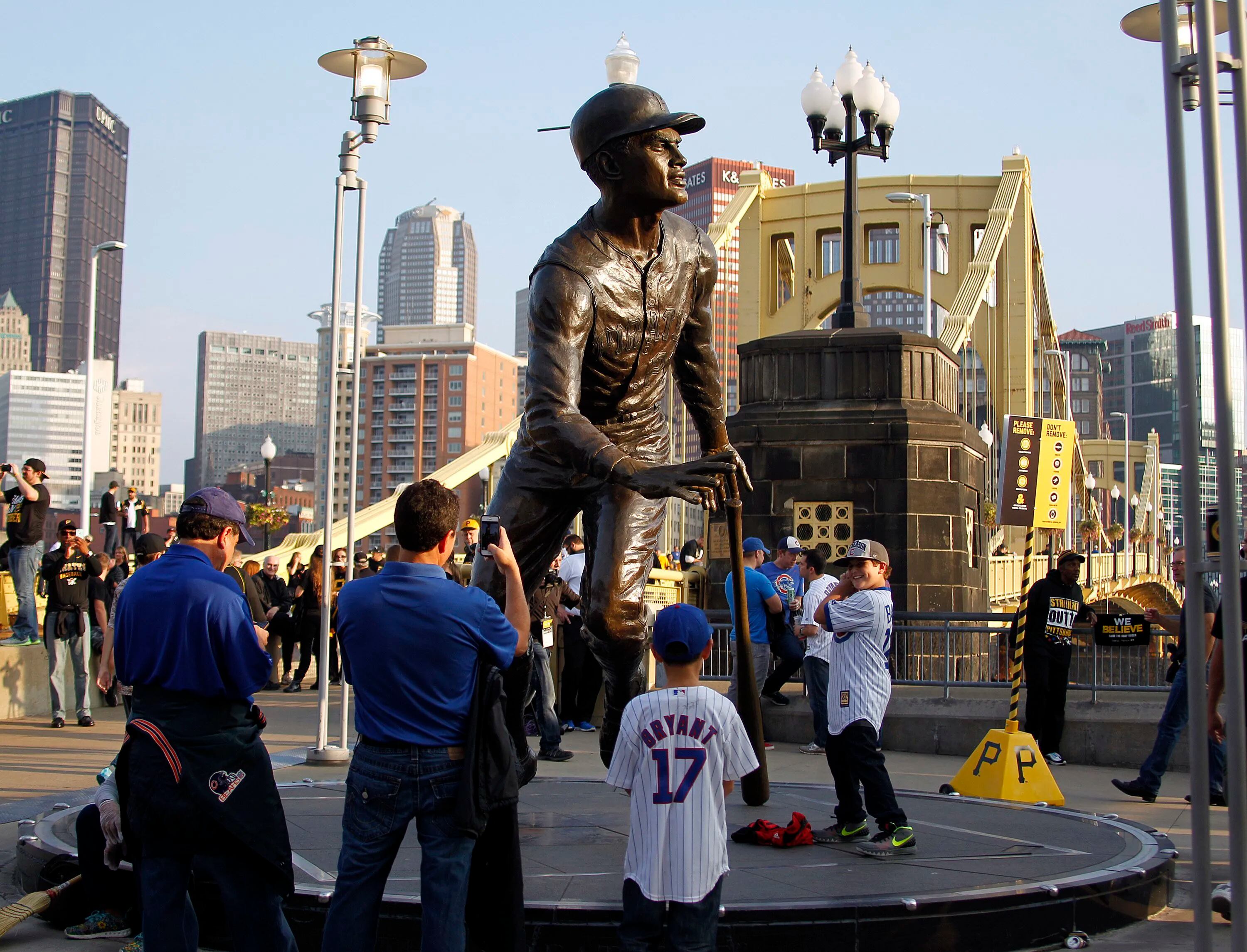 Roberto Clemente as influential as ever 50 years after death - Los