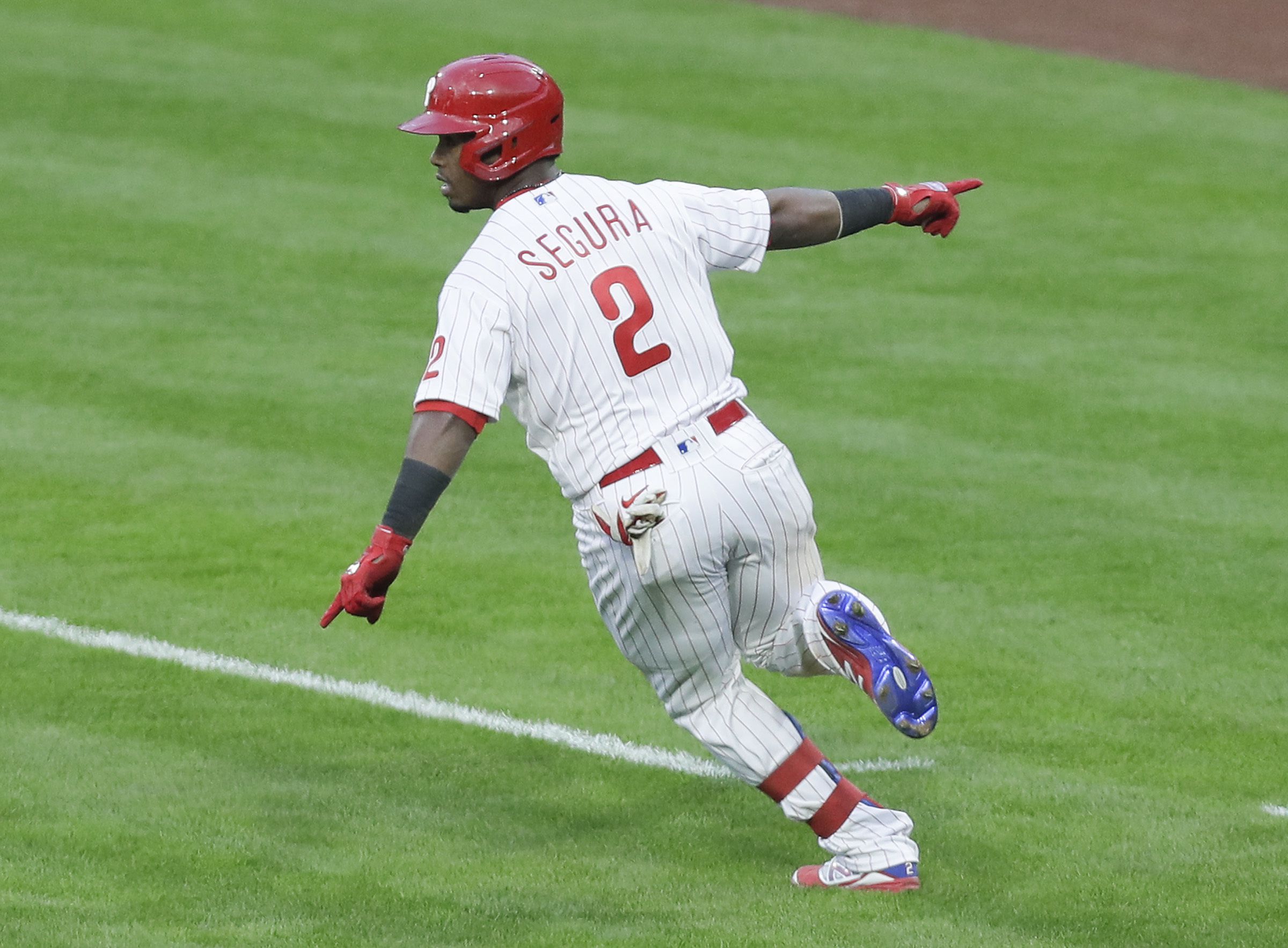 Jean Segura has INCREDIBLE night! Has go-ahead hit, makes two spectacular  plays in Phillies win! 