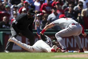 Philadelphia Phillies show off 2022 NL championship rings, 13.5 carats