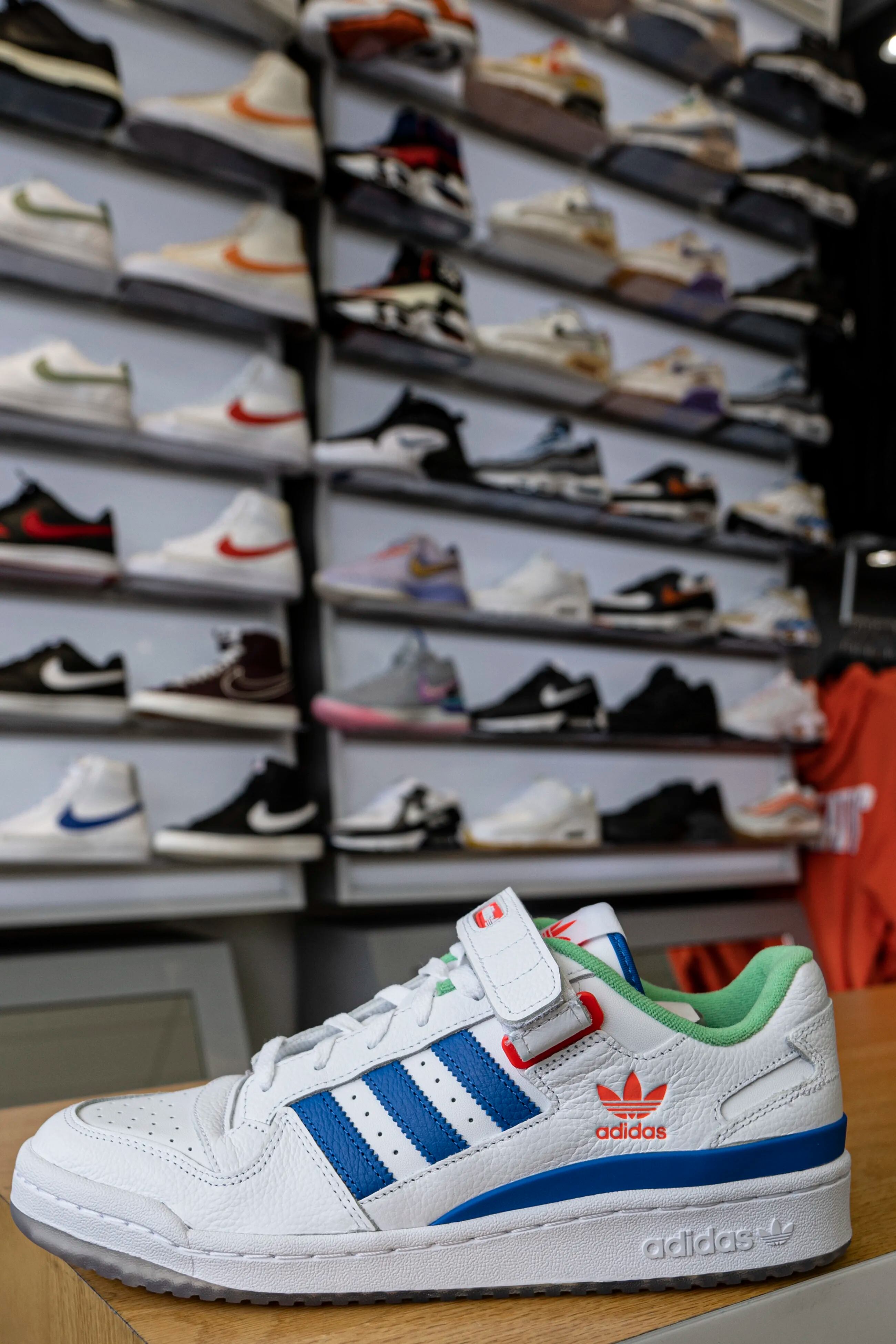 importeren fluiten wetenschappelijk Adidas' new Forum Low sneakers are a unique tribute to Philly