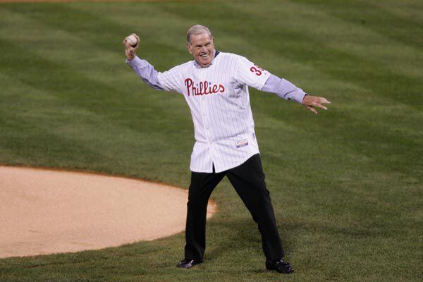 Ryan Howard takes a swing during the game – Stock Editorial Photo