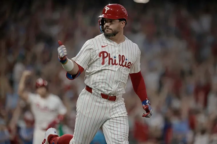 Kyle Schwarber signals a thumbs up to the dugout after his grand slam in the fourth inning of the Phillies' 9-5 win over the Marlins on Wednesday.