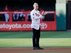 After 16 seasons, Phillies legend Chase Utley's ride through major-league  baseball comes to an end