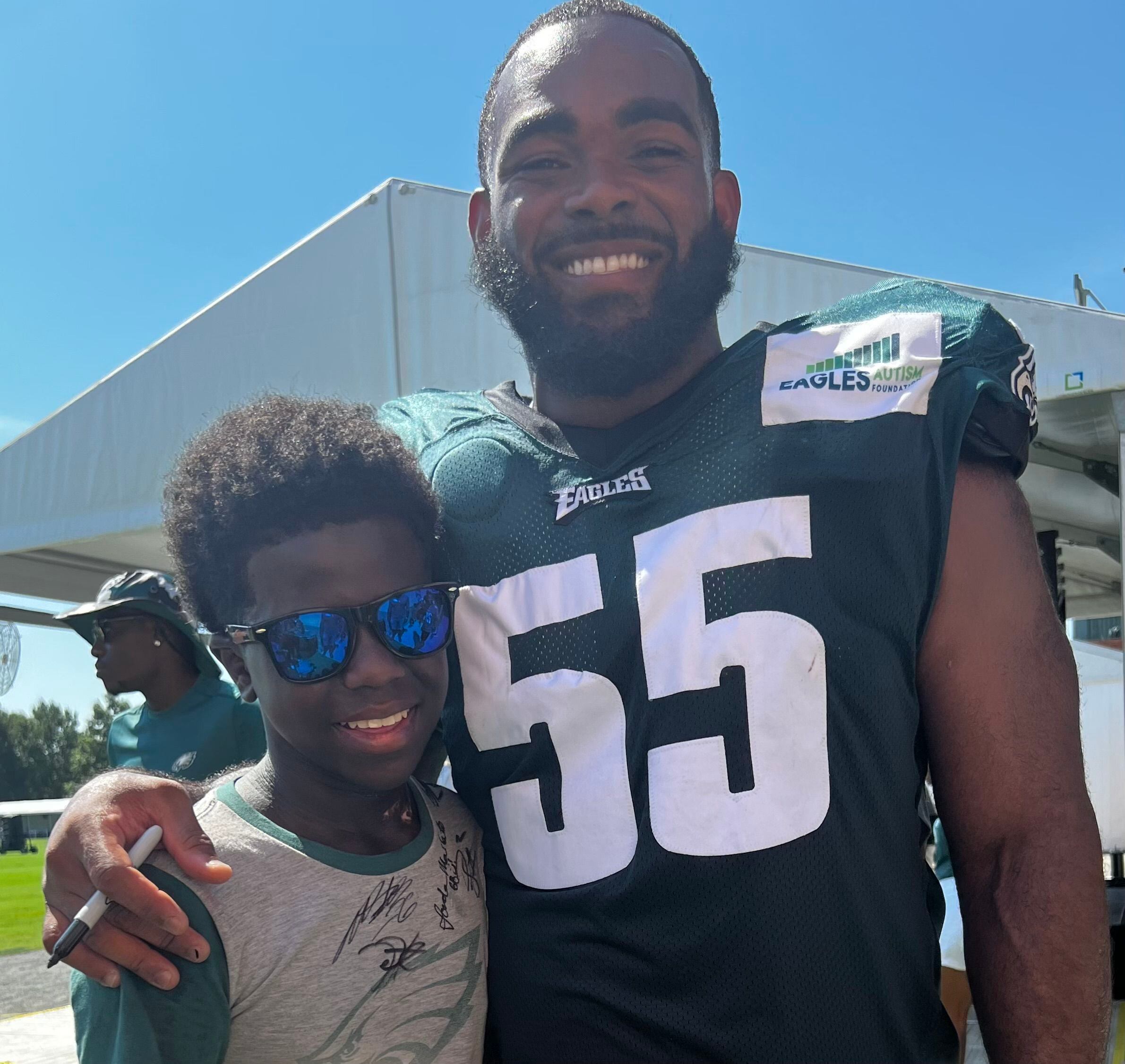 Eagles fans surprise Brandon Graham at special news conference