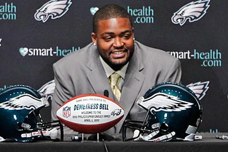 Bell praises the Eagles tackle he is replacing