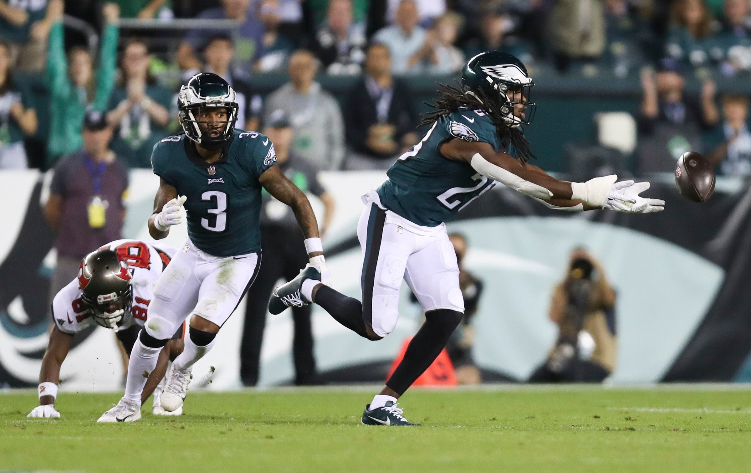 EAGLES-BUCS TIX GOING FOR $352 AVERAGE, $1,469 TOPS!