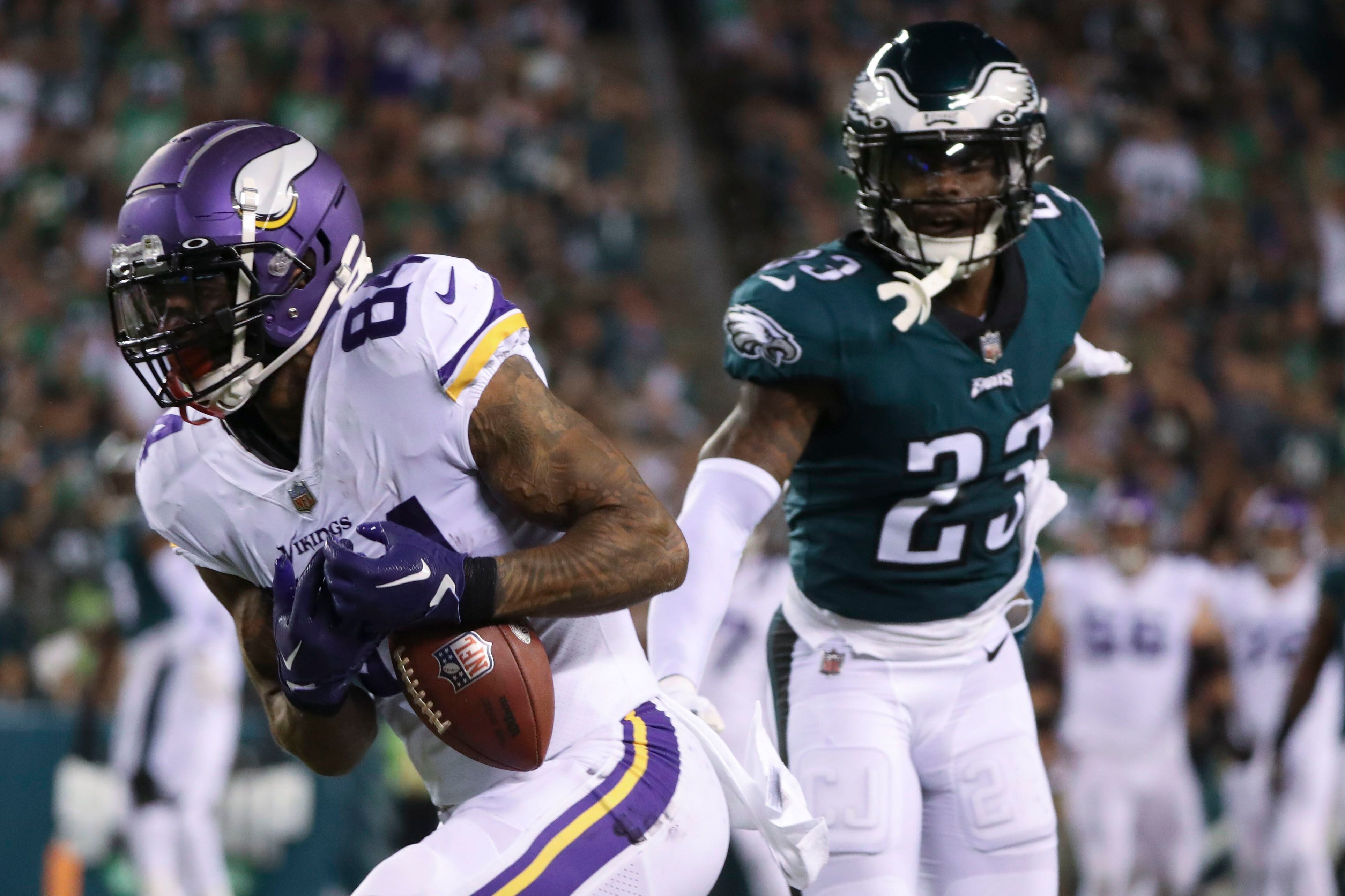 Hurts shines as Eagles dominate Vikings to cap off MNF doubleheader