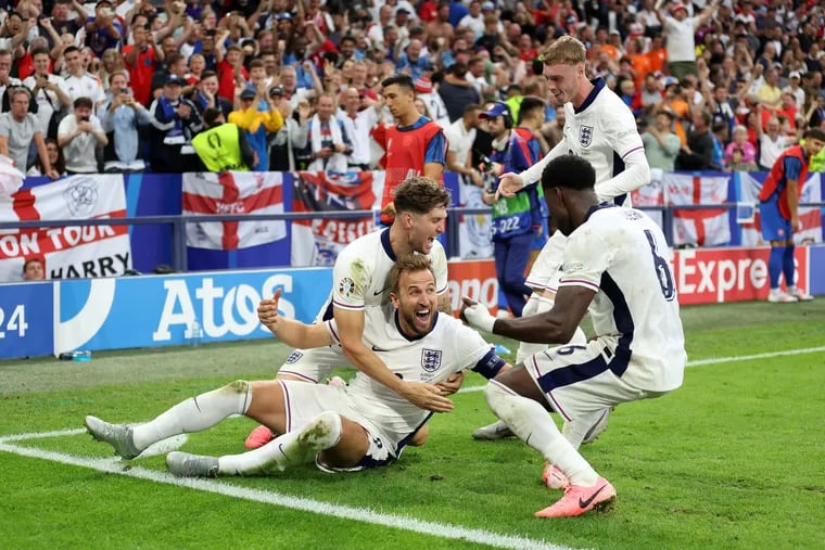 Harry Kane of England celebrates scoring his team's second goal with teammates during the UEFA EURO 2024 round of 16 match between England and Slovakia at Arena AufSchalke on June 30, 2024 in Gelsenkirchen, Germany. (Photo by Carl Recine/Getty Images)
