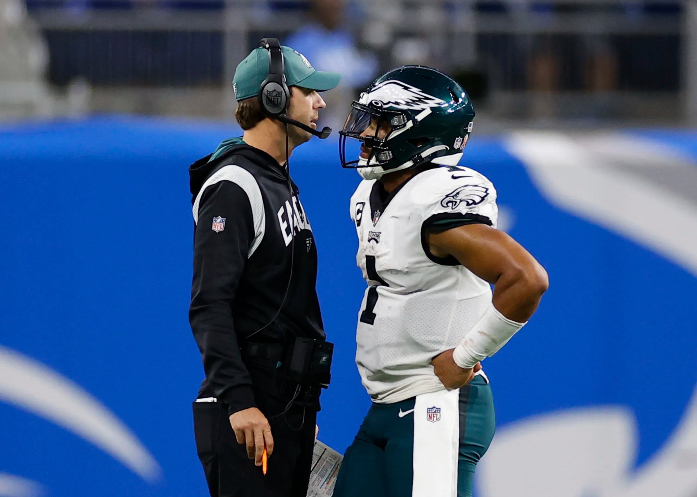 McLane] #Eagles OC Shane Steichen said he'll continue to call plays this  coming season. Nick Sirianni said that the midseason change last year  played a vital role in offensive turnaround. : r/eagles
