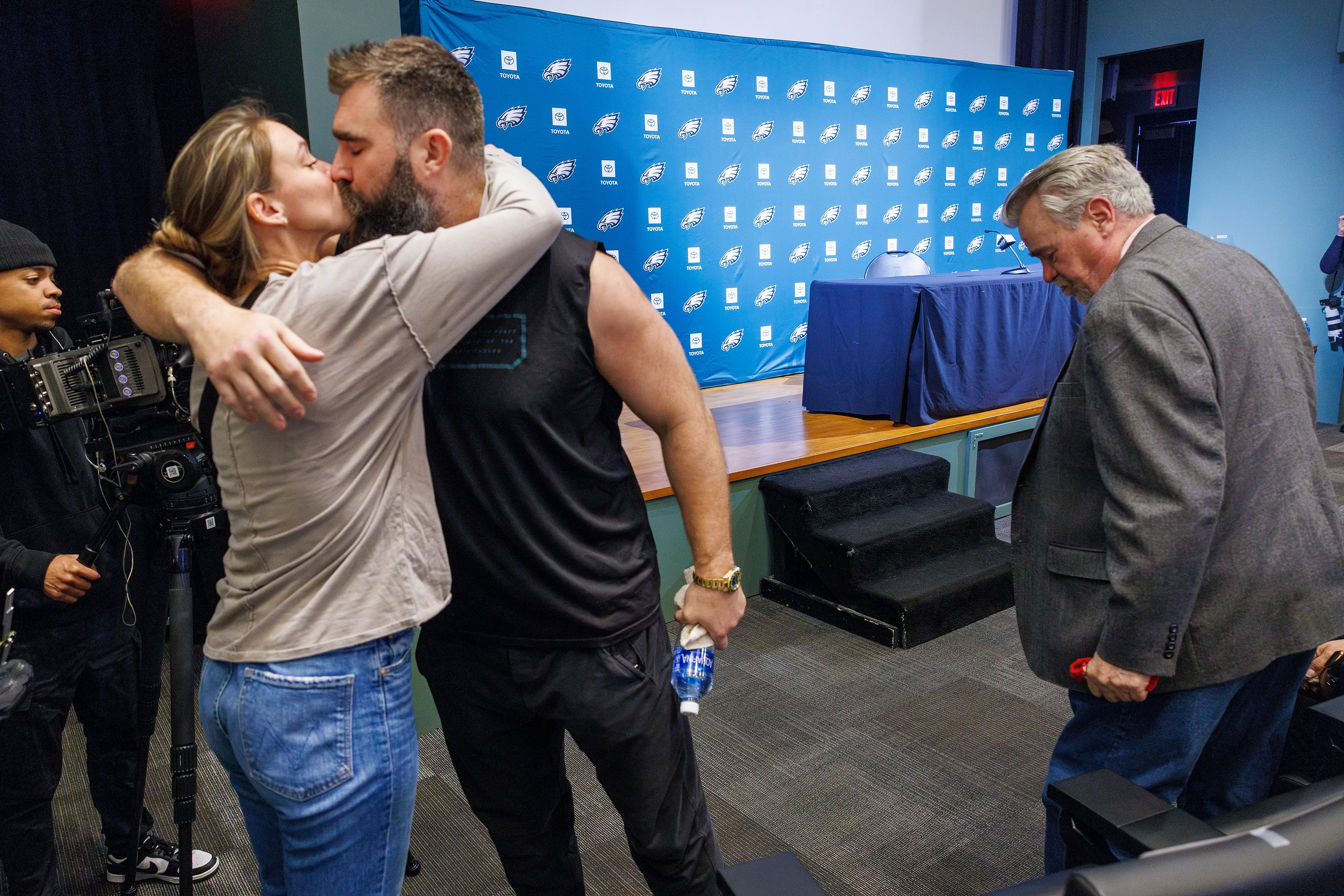 Jason Kelce kisses his wife, Kylie, after announcing his retirement from the Eagles on Monday. 