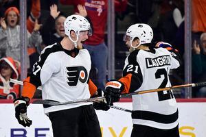 Singing the Blues: Flyers defeat St. Louis, 5-1