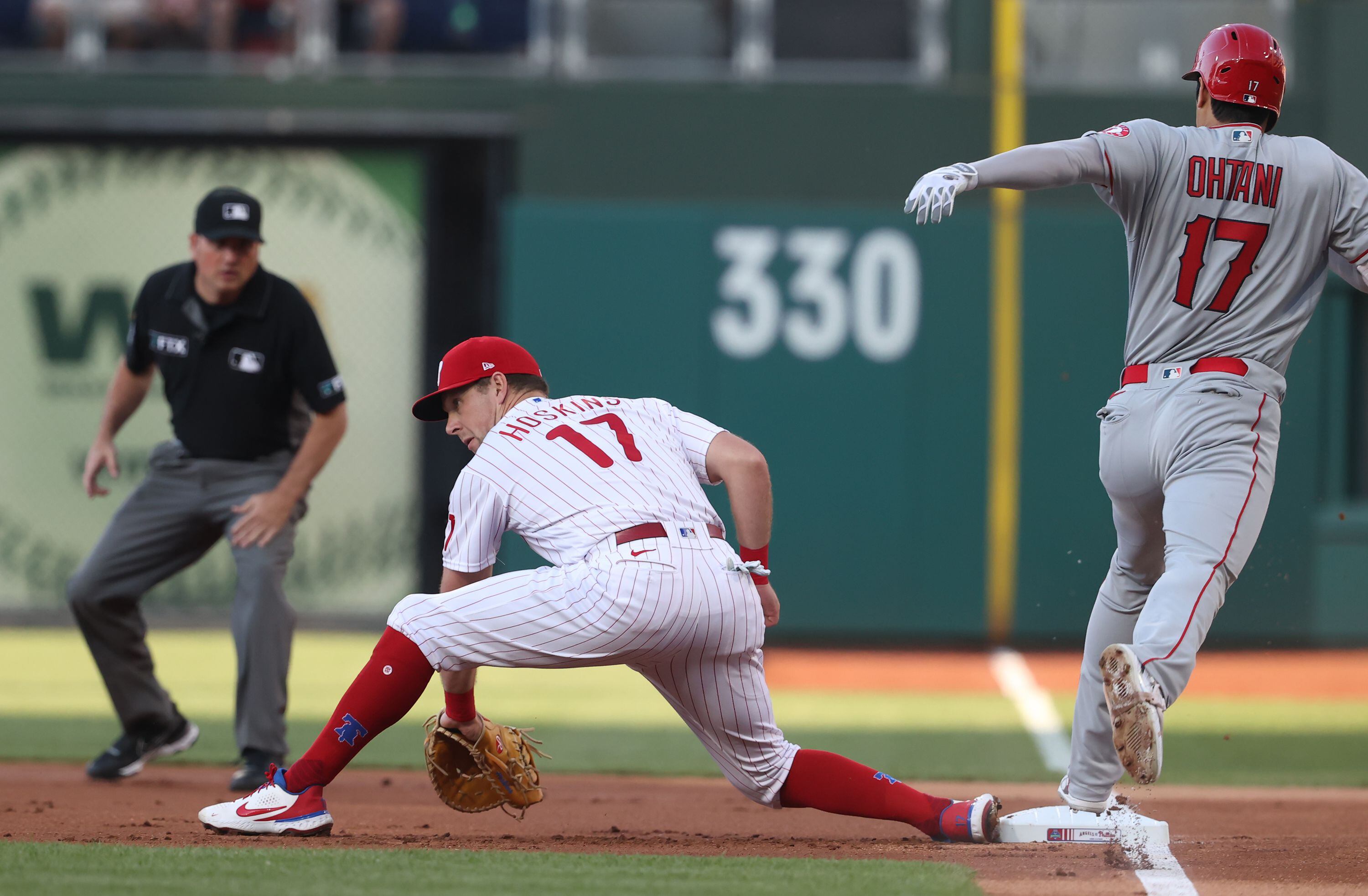 J.T. Realmuto-sparked offensive outburst powers Phillies past Angels