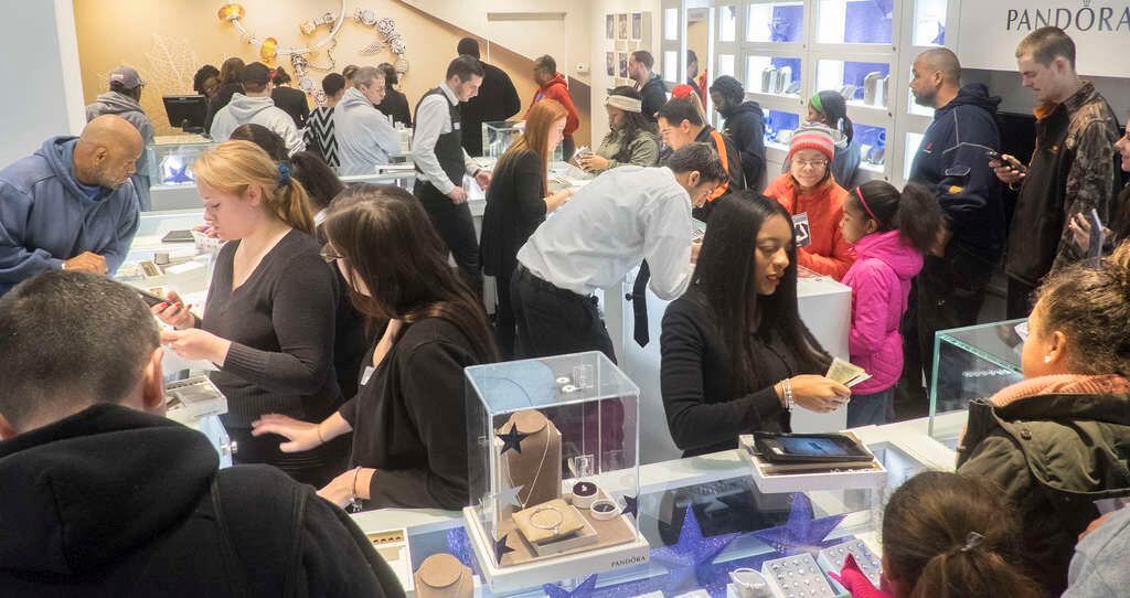 Christmas shopping wraps up at Cherry Hill Mall