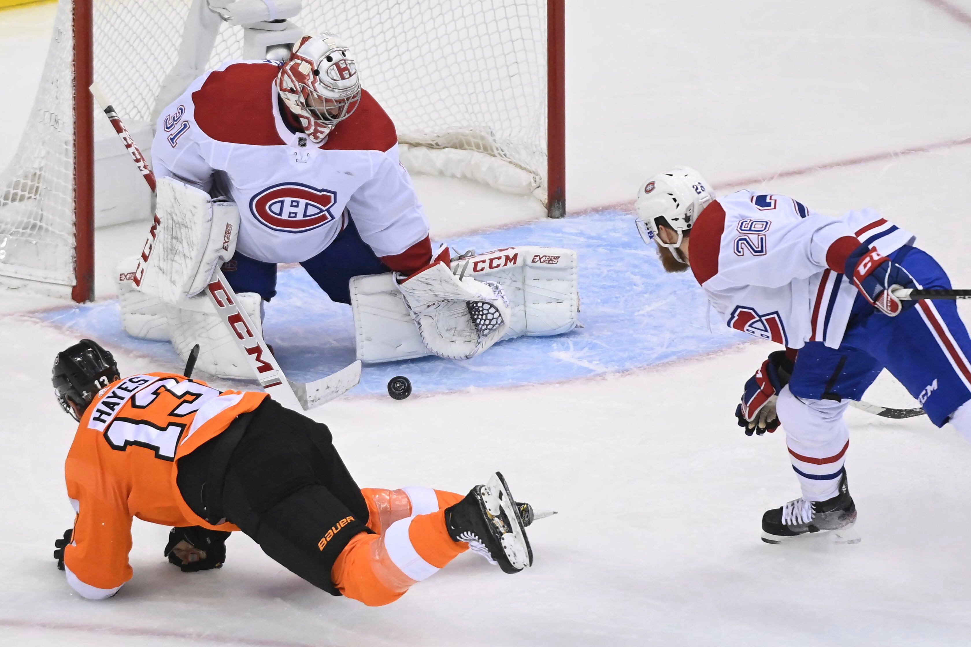 Power-Play Strikes Pace Lightning Past Flyers