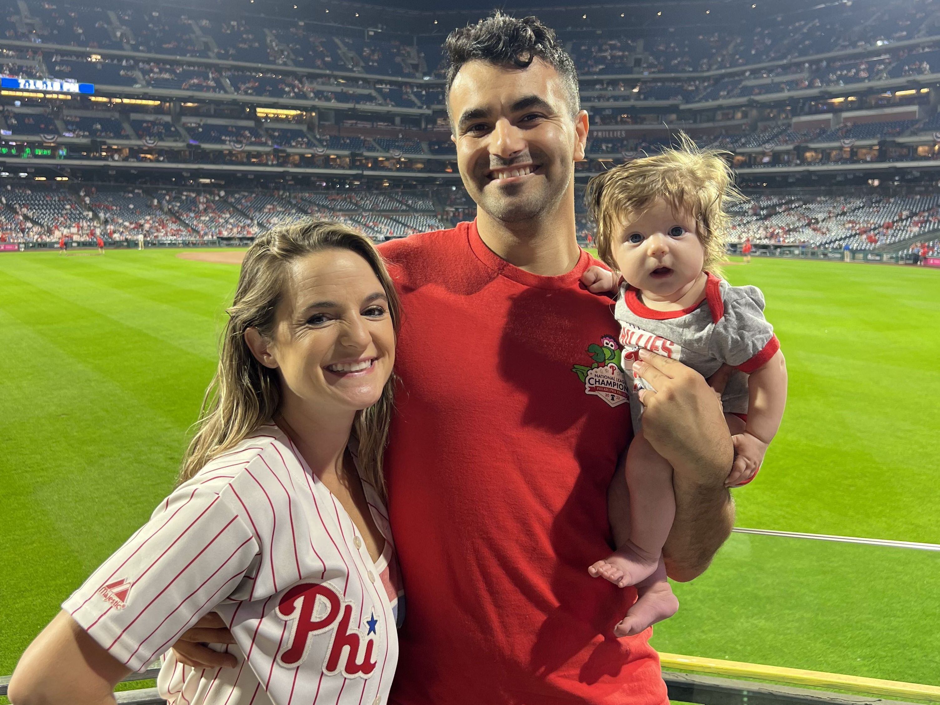 Phillies fans find love at Citizens Bank Park