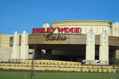 penn national hollywood casino entertainment