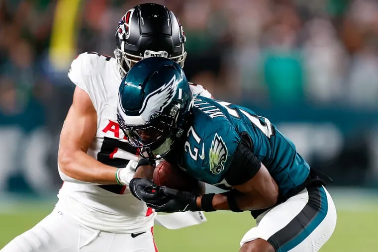 Eagles cornerback Quinyon Mitchell tries to intercept the ball against Falcons wide receiver Drake London in the first quarter. The pass was incomplete.