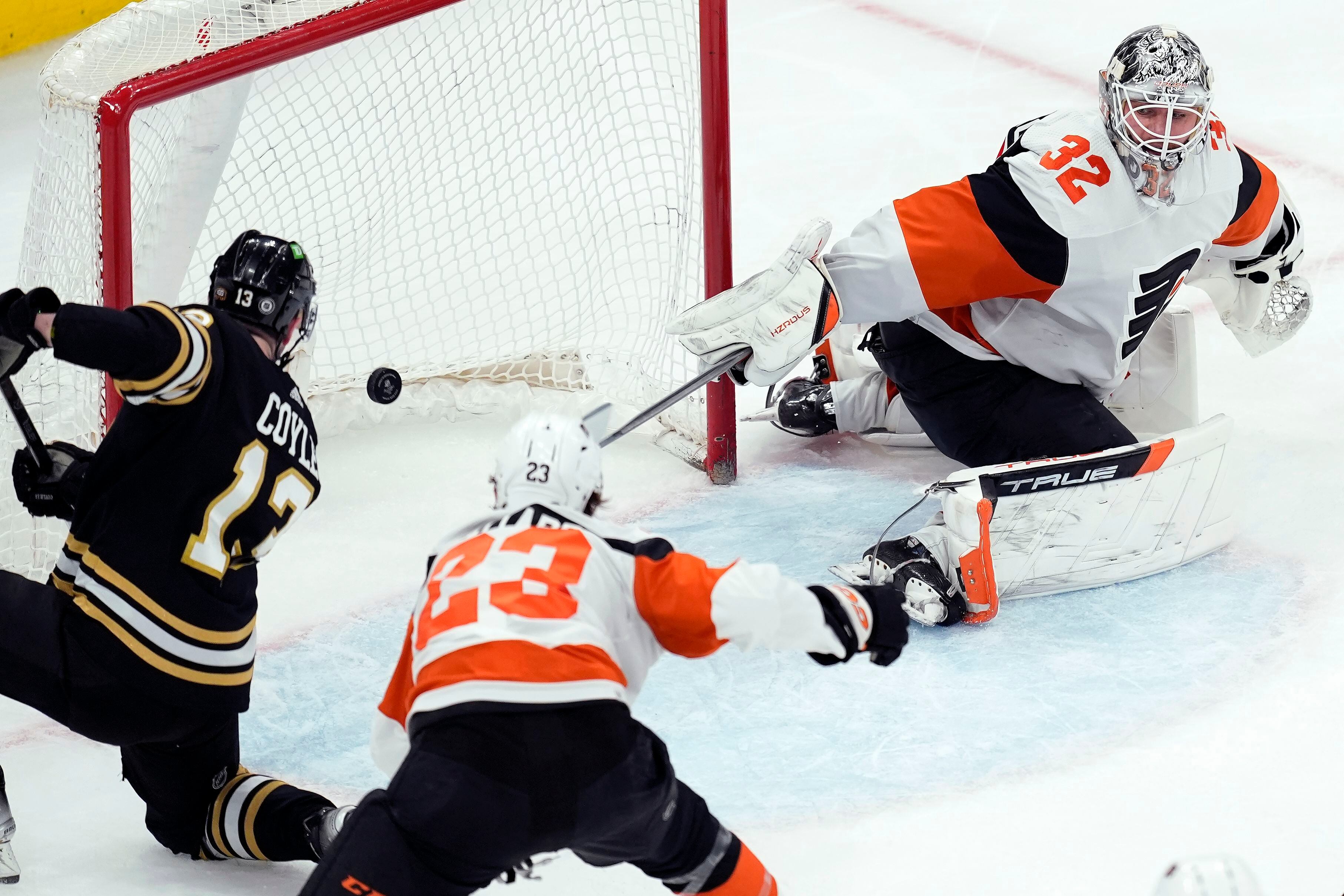 Flyers drops second straight lose 6 5 to Boston Bruins