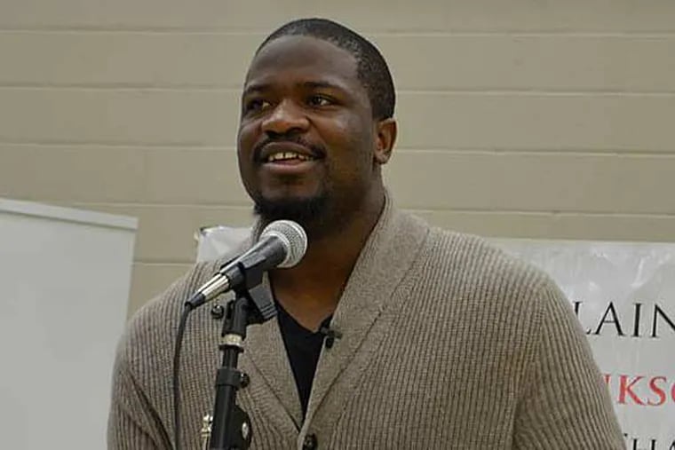 Jameel McClain speaking at a Thanksgiving Dinner event. (Photo by Baltimore Ravens)