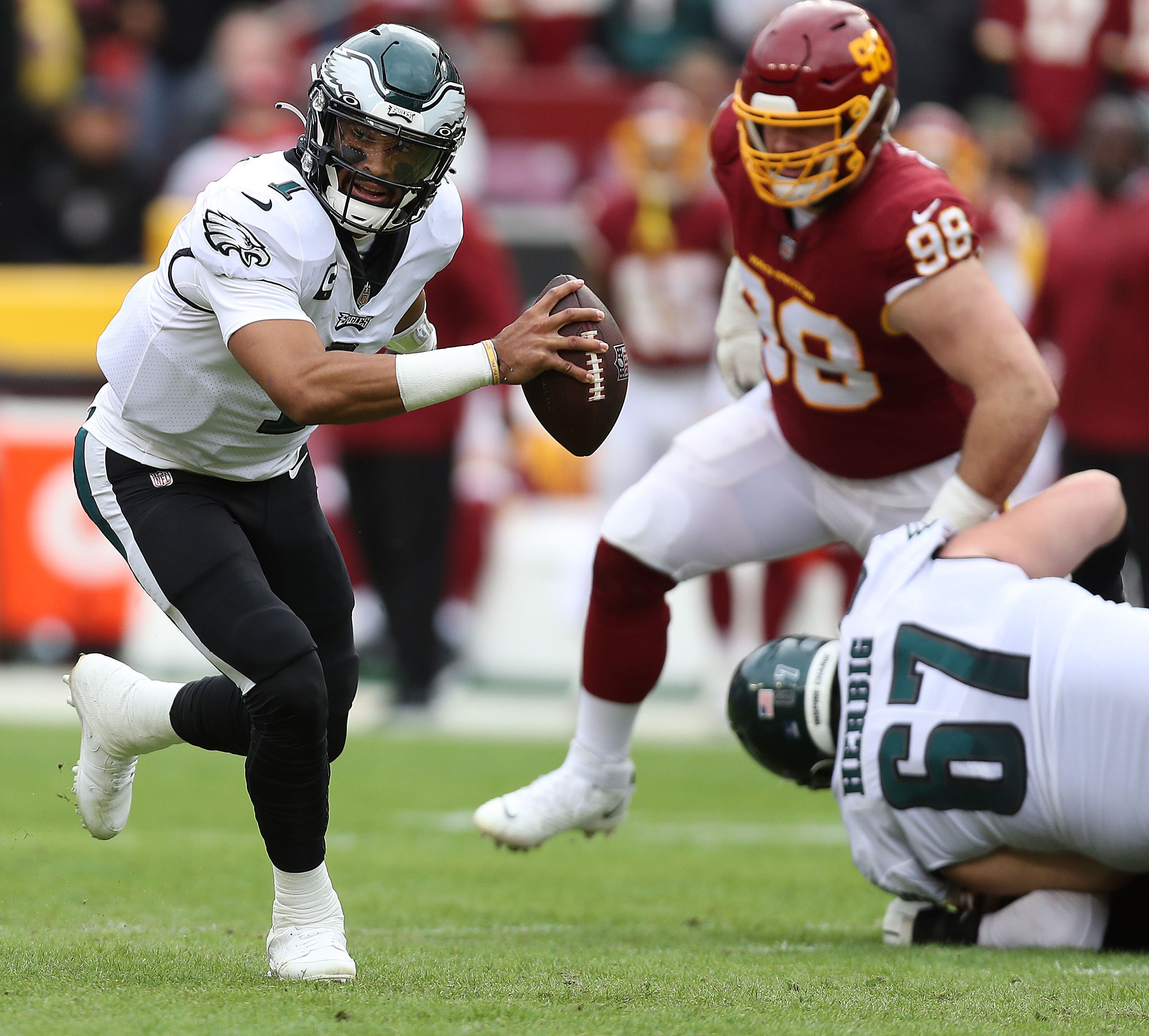 Eagles move closer to playoff berth by beating Washington