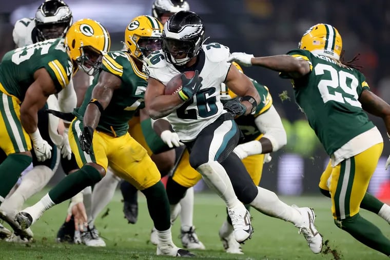 Philadelphia Eagles running back Saquon Barkley finds an opening in the Green Bay Packers defense during the season opener at Corinthians Arena in São Paulo, Brazil on Friday.