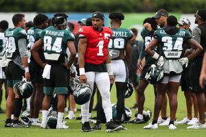 With 'heart open' and hands working, Eagles' Jordan Davis hopes to improve