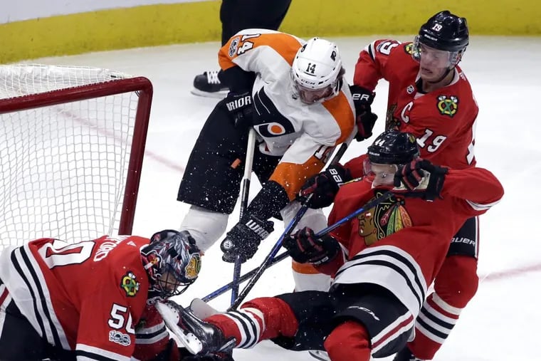 Sean Couturier is stopped by Chicago Blackhawks goalie Corey Crawford in the Flyers’ 3-0 loss last week.