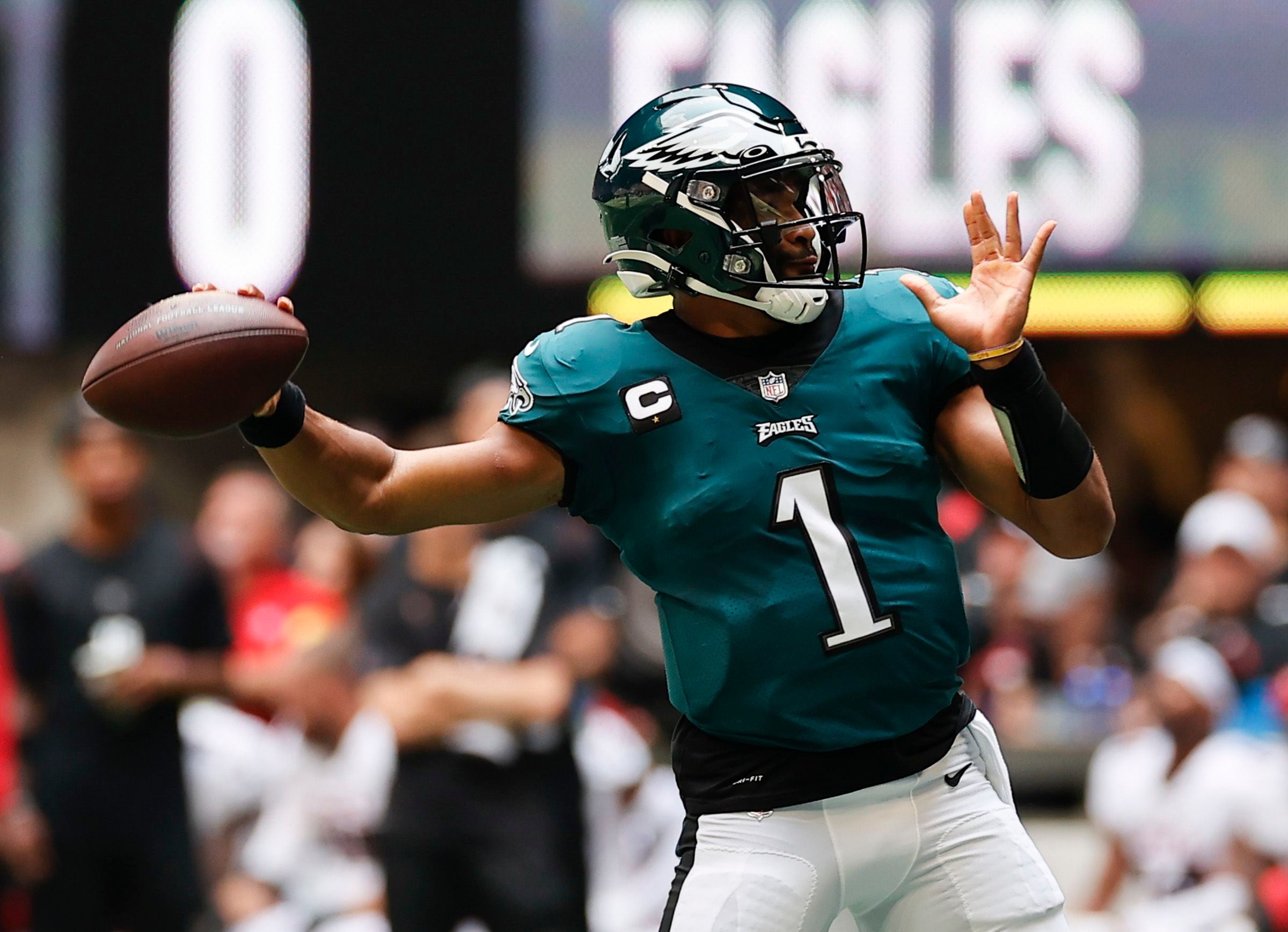 Eagles-Falcons analysis: Jalen Hurts, DeVonta Smith, Javon