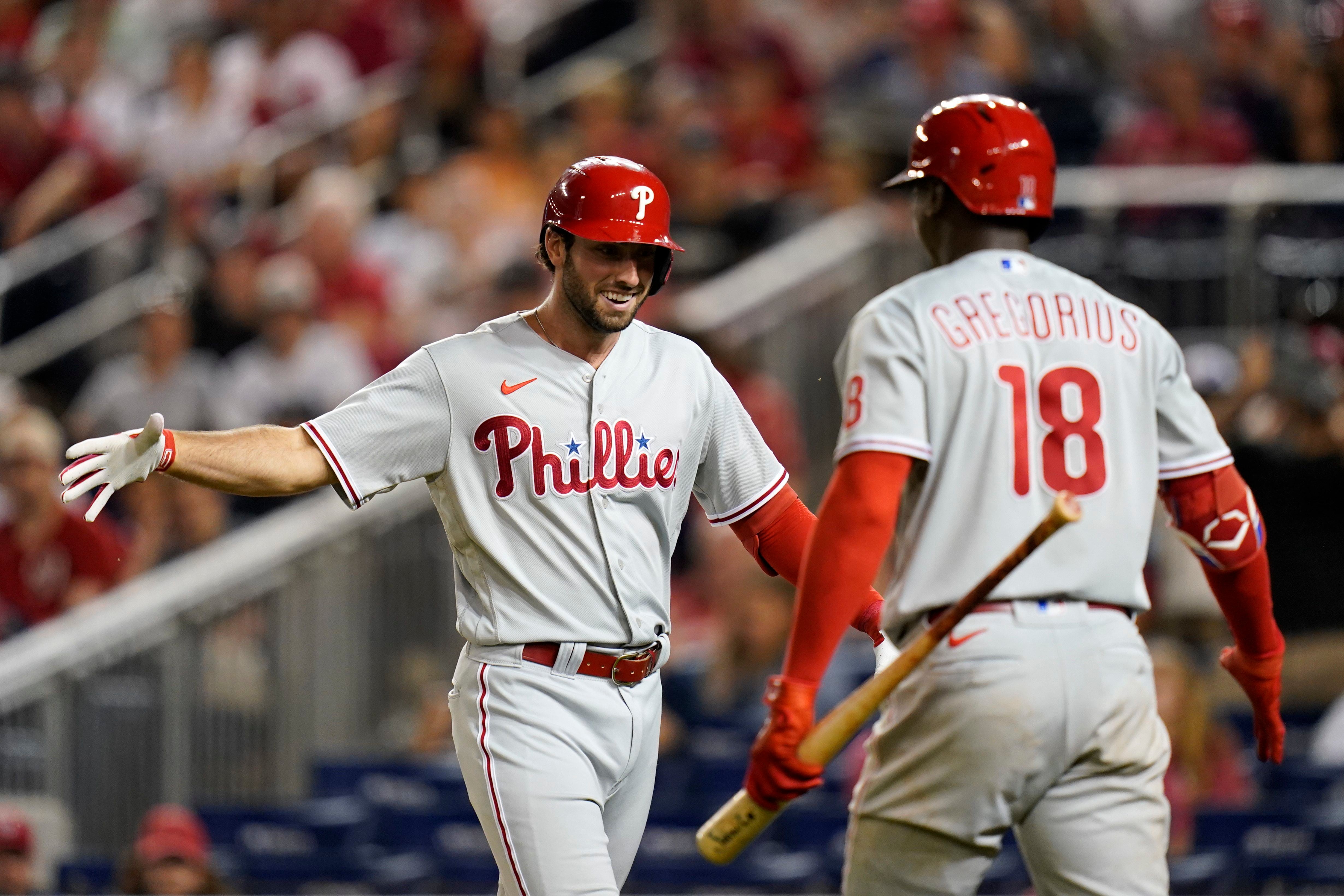 Hoskins, Realmuto homer to power Phillies past Nationals 5-3