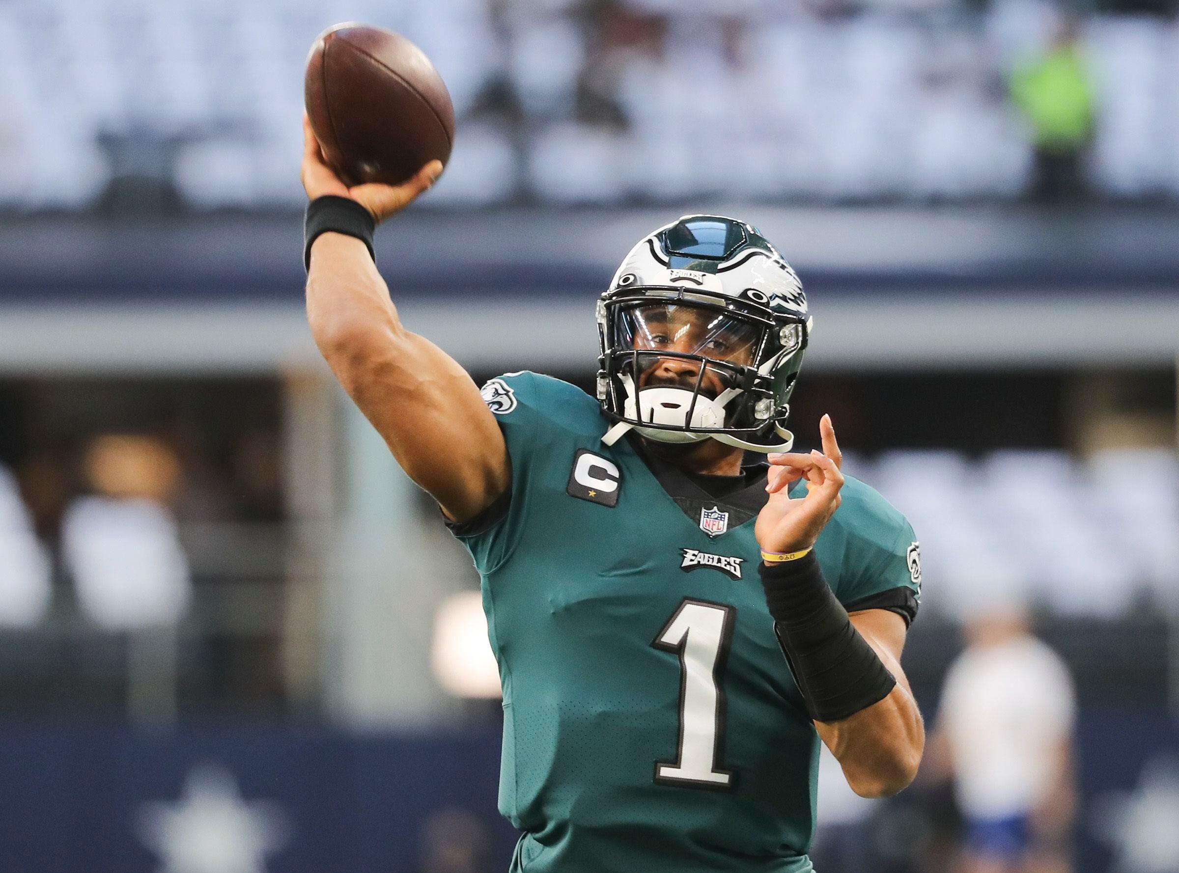 Breakdown: QB Jalen Hurts finds TE Zach Ertz for TD