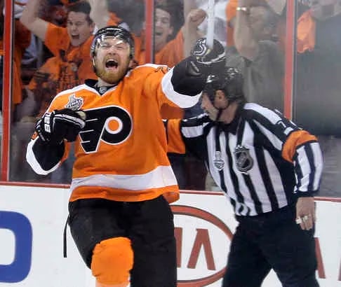 Flyers need a productive Claude Giroux in Game 4