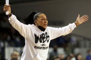 FanDuel on X: Dawn Staley coaching in her hometown Eagles gear 🔥   / X