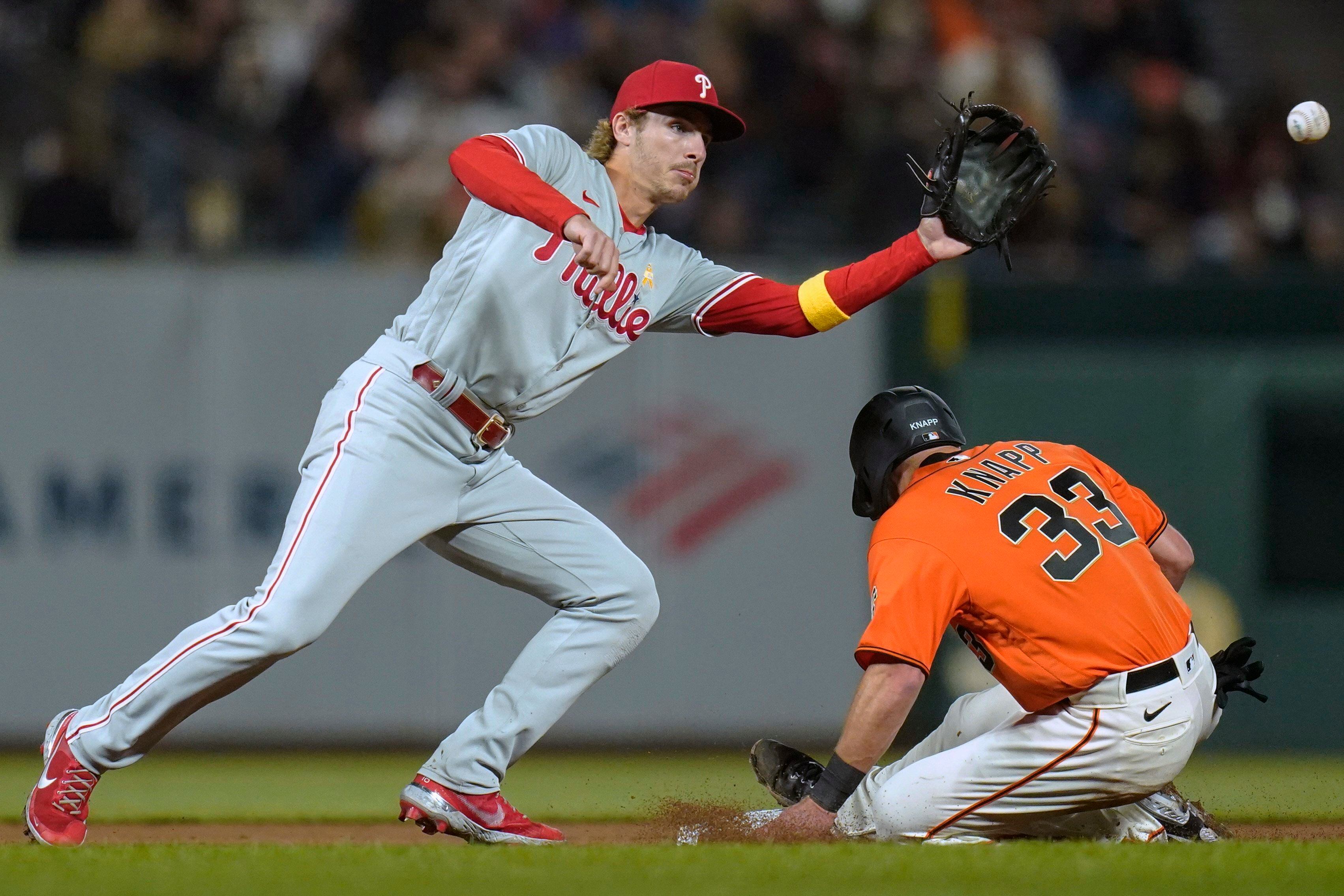 Giants outmatched, outplayed in blowout loss to wild card-leading Phillies