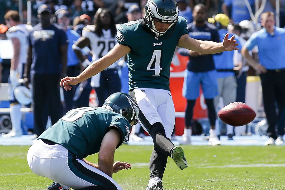 Domo: Eagles' Celek takes tough to another level