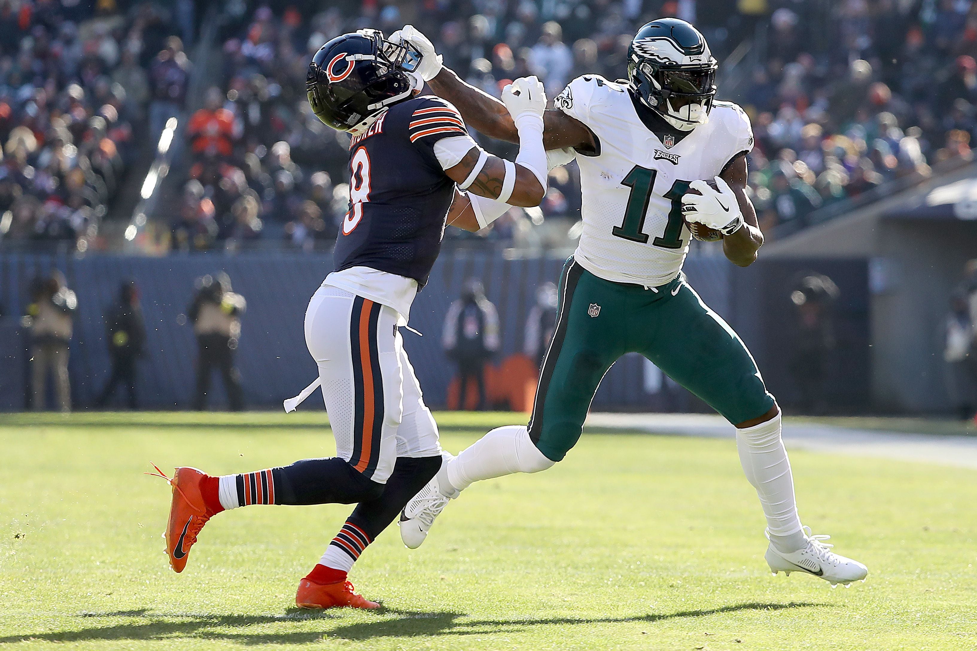 Hurts runs for 3 TDs as Eagles squeeze by Bears 25-20 - WHYY