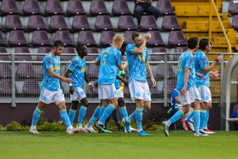 Union win Concacaf Champions League debut, 10 over