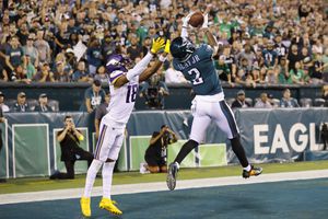 Eagles – Vikings: Darius Slay gifts James Harden his interception ball