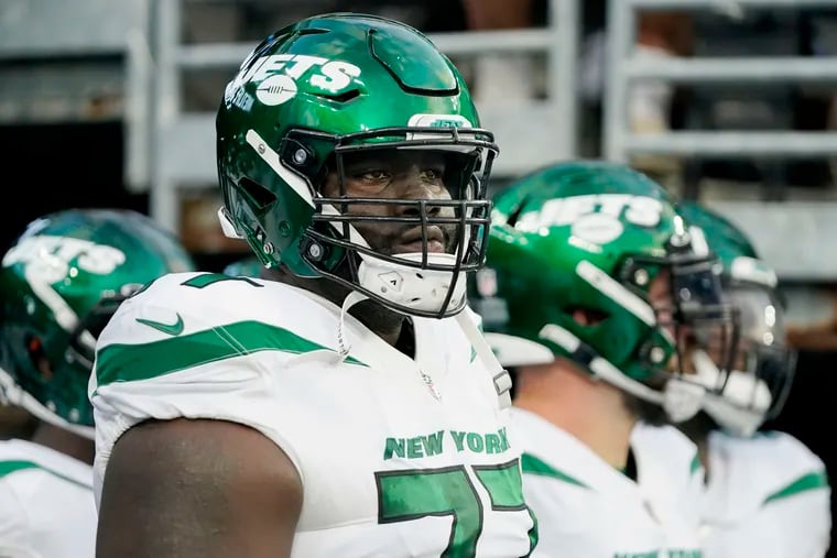 Mekhi Becton, shown in 2021 with the Jets, signed with the Eagles a few days after the 2024 NFL draft. He's taken snaps at tackle and guard during Eagles minicamp and OTAs.