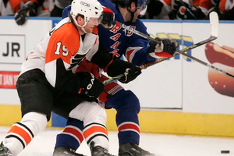 The Flyers&#0039; Scott Hartnell gets tough with the Rangers&#0039; Jaromir Jagr. &quot;I was around the net, banging pucks in,&quot; Hartnell said.