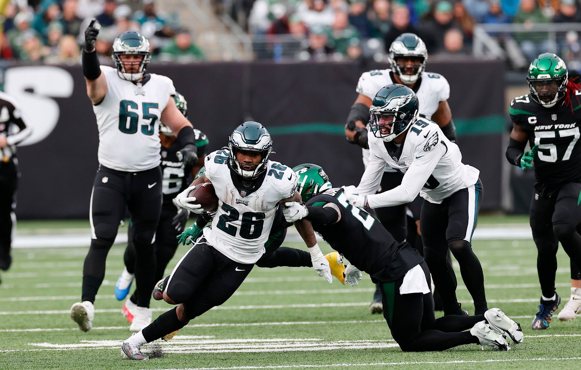 East Rutherford, New Jersey, USA. 5th Dec, 2021. Philadelphia Eagles  quarterback Gardner Minshew (10) warmup prior to game against the New York  Jets at MetLife Stadium in East Rutherford, New Jersey on