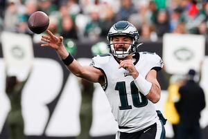 Birds' back-up Minshew helps Eagles soar over Jets, 33-18